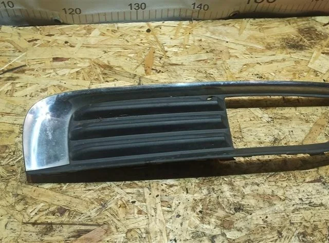 Рамка ПТФ правая для Opel Insignia Седан A 2008-2017 на фотографиях