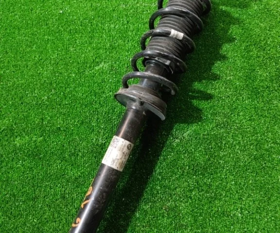 Амортизатор задний левый для BMW 5er G30 2016-2023 на фотографиях