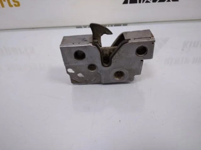 Замок капота для Skoda Rapid II 2020+ на фотографиях