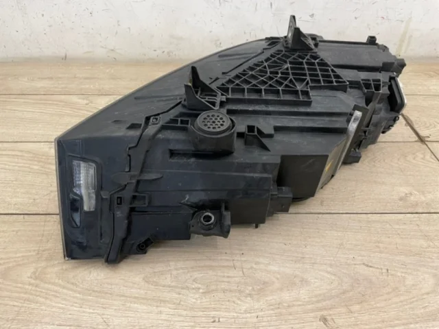 Фара ксенон левая для Audi Q7 4M 2015+ на фотографиях