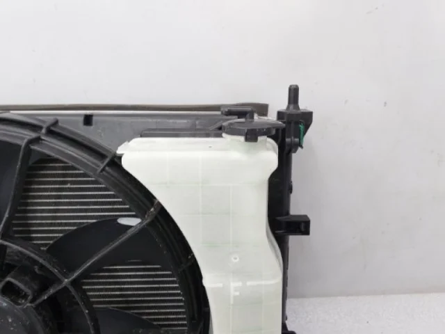 Кассета радиаторов для Hyundai Solaris 1 RB (2011-2013) на фотографиях