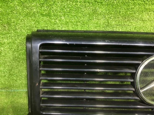 Решетка радиатора для Mercedes-Benz G class W463 1990-2012 на фотографиях