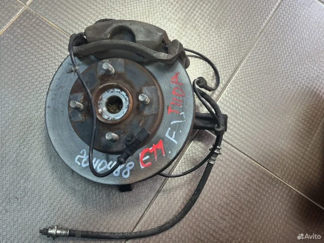 Кулак поворотный левый для Nissan Tiida SC11 Седан 2007-2014 на фотографиях