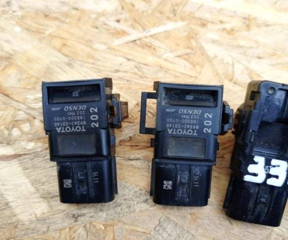 Датчик парктроника задний для Toyota Land Cruiser 200 2007-2015 на фотографиях