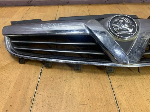 Решетка радиатора для Opel Zafira B 2005-2015 на фотографиях