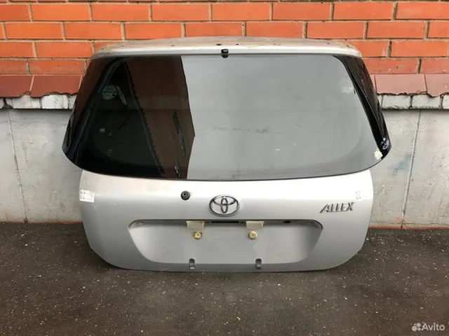 Крышка багажника для Toyota Corolla E120/E130 Хэтчбек 2001-2007 на фотографиях