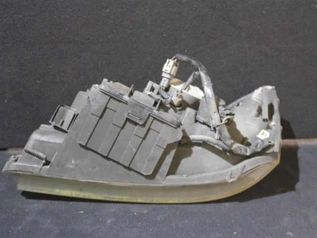 Фары для Toyota Highlander XU20 2000-2007 на фотографиях