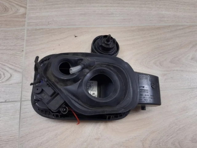 Лючок топливного бака для Audi Q7 4M 2015+ на фотографиях