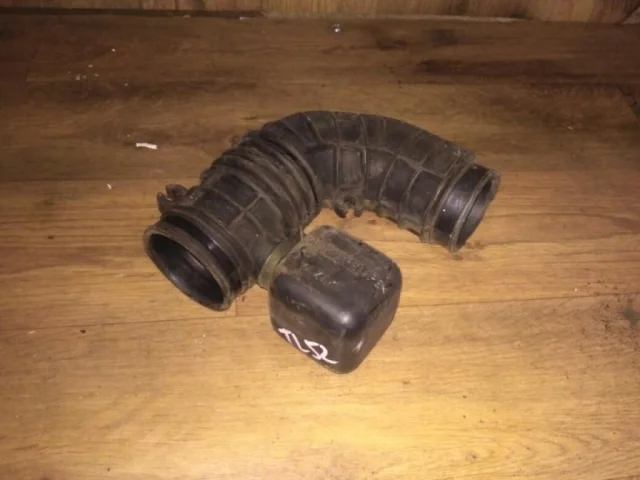 Впускной патрубок воздушного фильтра для Suzuki Grand Vitara 2005-2014 на фотографиях