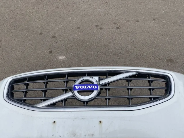Решетка радиатора для Volvo S60 FS II 2010-2013 на фотографиях