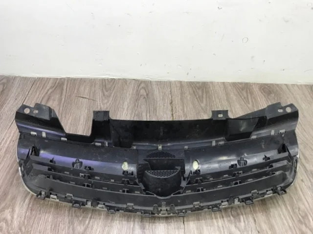 Решетка радиатора для Opel Zafira B 2005-2015 на фотографиях