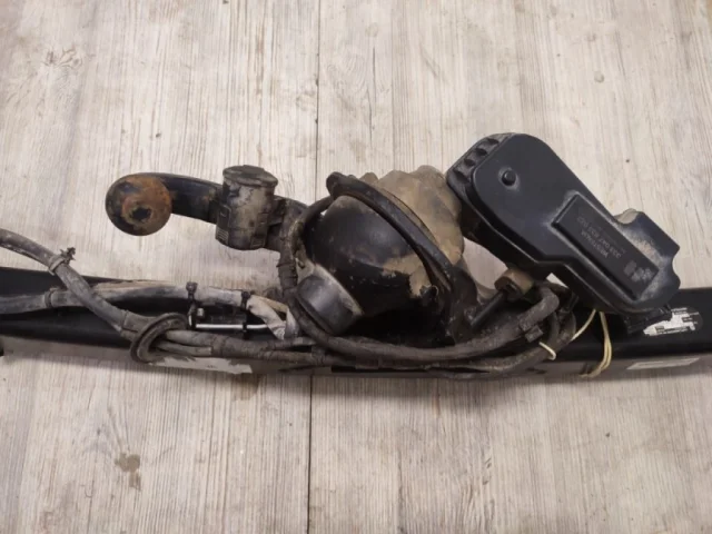 Фаркоп для Volkswagen Touareg II (7P5) Rest 2014-2018 на фотографиях