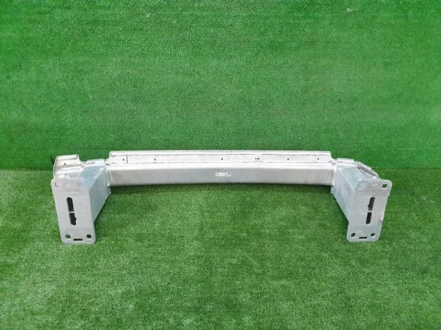 Усилитель бампера передний верхний для Audi Q7 4M 2015+ на фотографиях