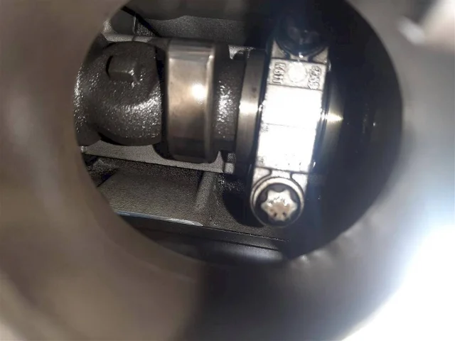 Двигатель без навесного для Mercedes-Benz Sprinter II (W906) Грузовая платформа 2006-2018 на фотографиях