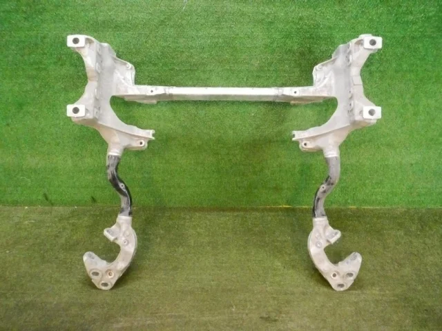 Подрамник двигателя для Audi Q7 4M 2015+ на фотографиях