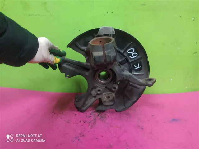 Кулак поворотный правый для Volkswagen Jetta 6 2010-2019 на фотографиях