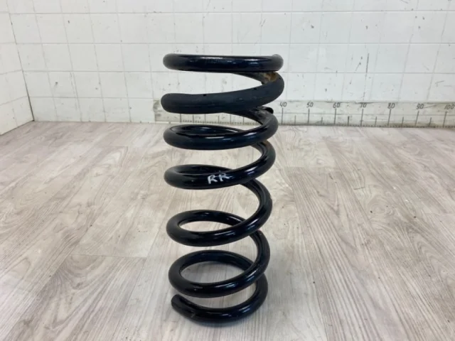 Пружина амортизатора задняя для Mitsubishi Pajero V70 5dr (JDM) 1999-2006 на фотографиях