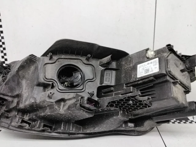 Фара ксенон левая для Volkswagen Touareg III (CR) 2018+ на фотографиях