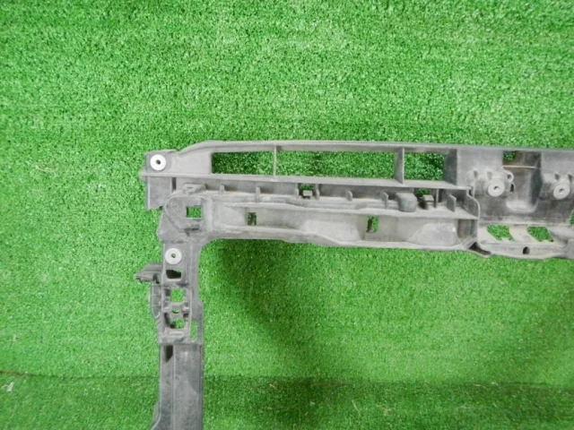 Панель радиатора (телевизор) для Volkswagen Golf VII (5G) 2012-2017 на фотографиях