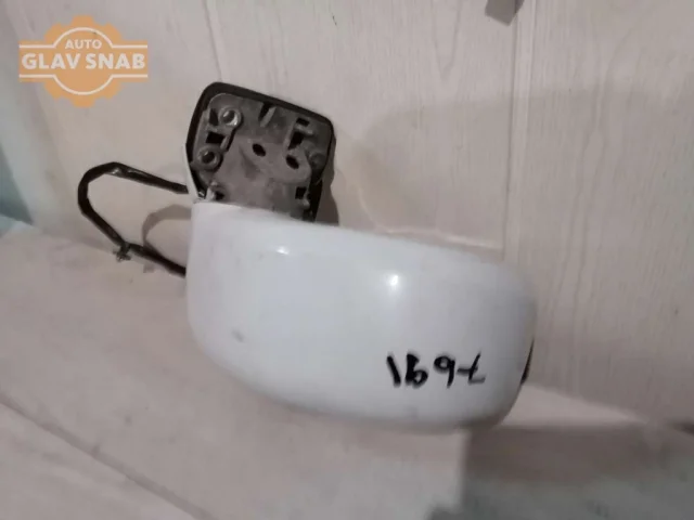 Стекла и зеркала для Nissan Tiida C11 Хэтчбек 2007-2014 на фотографиях