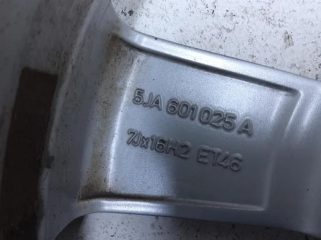 Диск колесный литой для Skoda Rapid I NH3 2012-2017 на фотографиях