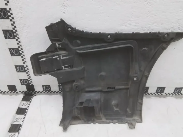 Кронштейн заднего бампера левый для BMW 5er G30 2016-2023 на фотографиях