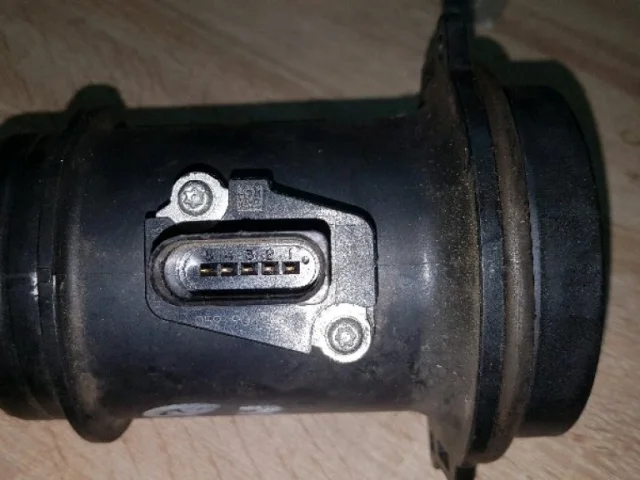 Датчик массового расхода воздуха для Audi Q7 4L 2005-2015 на фотографиях