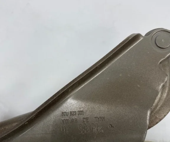 Шарнир капота для Skoda Rapid II 2020+ на фотографиях