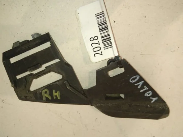 Усилитель переднего бампера для Volvo C30 MK 2006-2013 на фотографиях