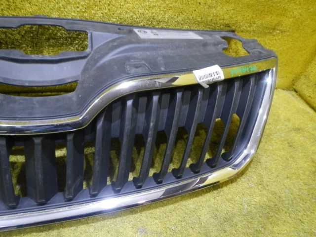 Решетка переднего бампера для Skoda Rapid I NH3 2012-2017 на фотографиях