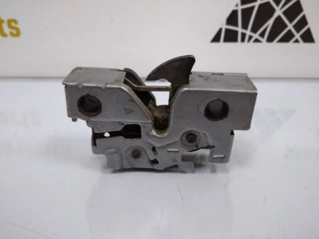 Замок капота для Skoda Rapid II 2020+ на фотографиях