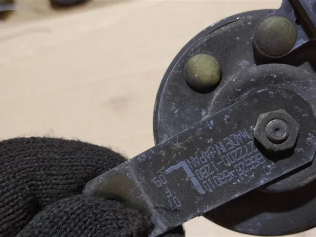 Звуковой сигнал для Toyota Corolla E140/E150 Седан 2006-2013 на фотографиях