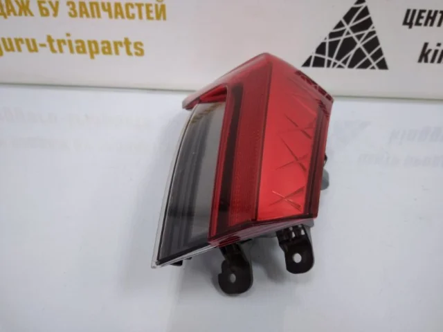 Фонарь внешний левый для Skoda Rapid II 2020+ на фотографиях