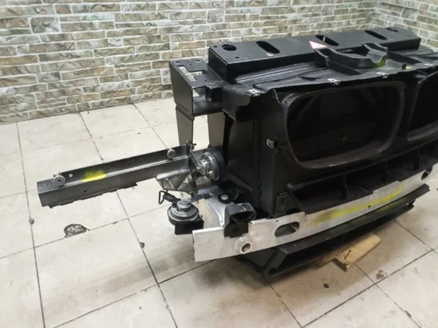 Панель радиатора (телевизор) для BMW X3 F25 2010-2017 на фотографиях