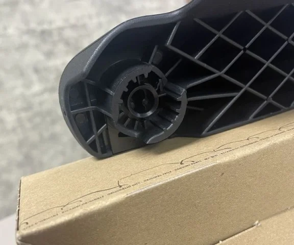 Ручка открывания капота для Audi Q7 4L 2005-2015 на фотографиях