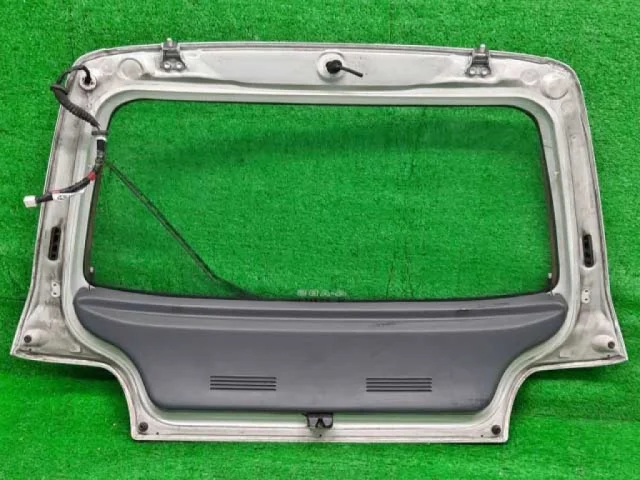 Крышка багажника для Toyota Corolla E110 Хэтчбек 1997-2002 на фотографиях