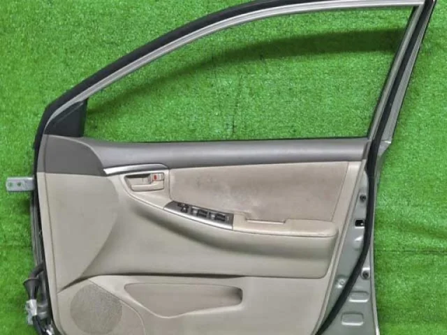 Дверь передняя правая для Toyota Corolla E120/E130 Хэтчбек 2001-2007 на фотографиях