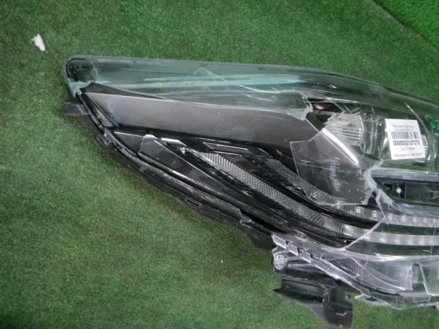 Фара ксенон левая для Toyota Alphard H30 2015+ на фотографиях
