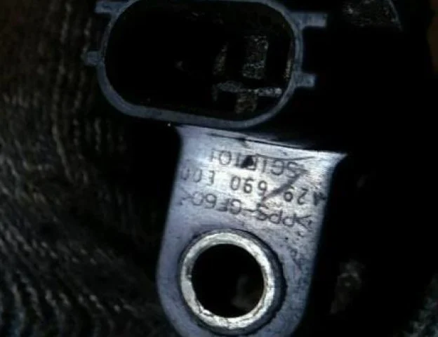 Датчик положения коленвала для Nissan X-Trail T30 RU 2001-2007 на фотографиях