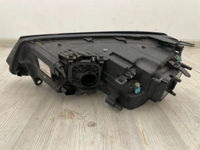 Фара ксенон левая для Volkswagen Touareg II (7P5) 2010-2014 на фотографиях