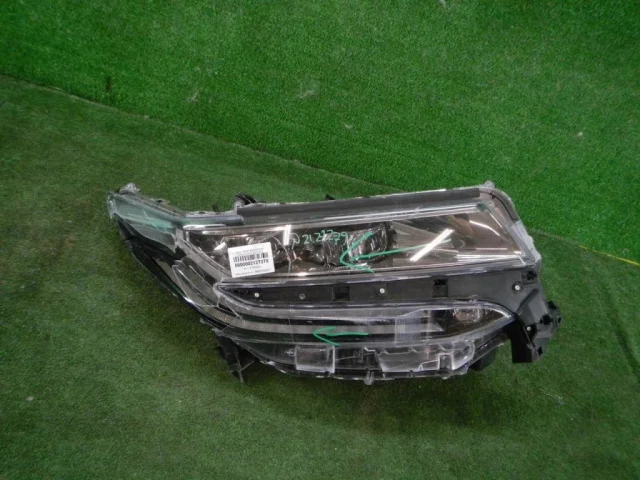 Фара ксенон левая для Toyota Alphard H30 2015+ на фотографиях