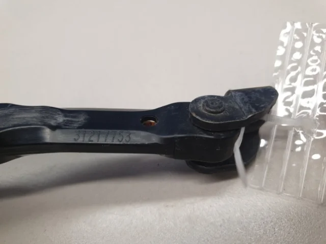 Ограничитель двери передней левой для Volvo XC70 BZ 2007-2016 на фотографиях