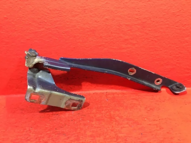 Петля капота левая для Nissan Note E11 2005-2012 на фотографиях