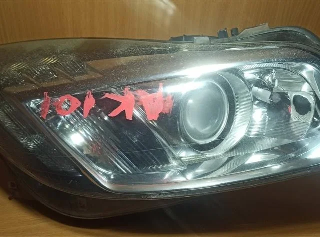 Фары для Opel Insignia Хэтчбек A 2008-2017 на фотографиях