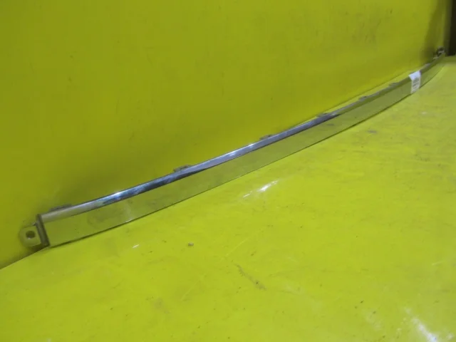 Накладка заднего бампера для Volkswagen Touareg II (7P5) Rest 2014-2018 на фотографиях