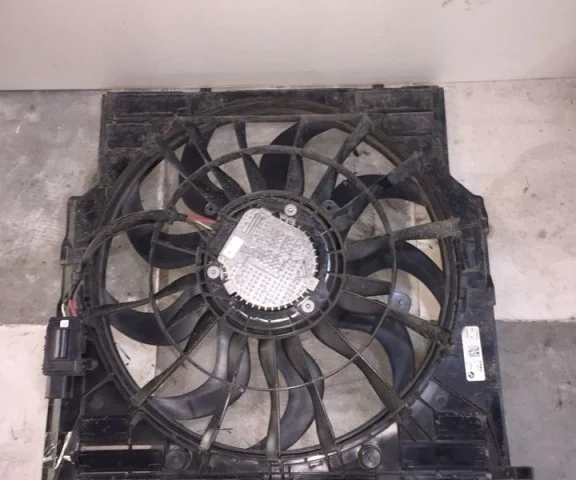 Вентилятор радиатора охлаждения ДВС для BMW X5 G05 2018+ на фотографиях