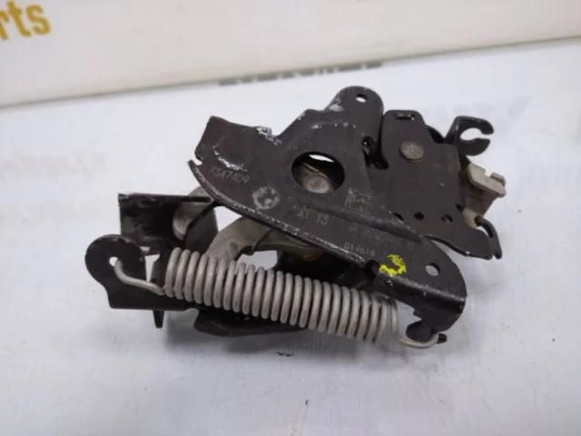 Замок капота для BMW X6 G06 2019+ на фотографиях