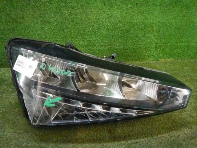 Фара ксенон левая для Skoda Rapid II 2020+ на фотографиях