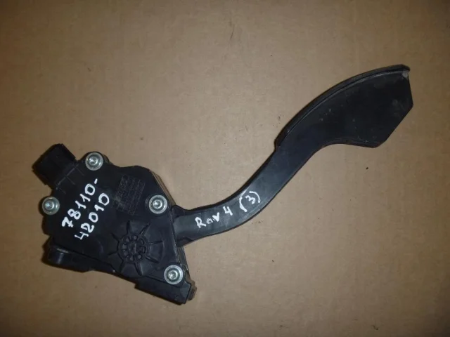 Электронная педаль газа для Toyota RAV4 XA30 2005-2012 на фотографиях