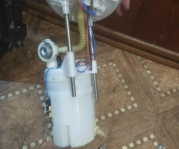 Топливный насос для BMW X3 F25 2010-2017 на фотографиях